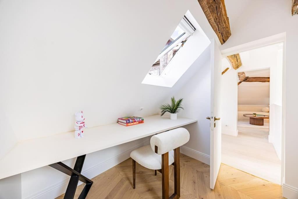 Appartement 3 Bedrooms Sacree Coeur Place Du Tertre Montmartre Parijs